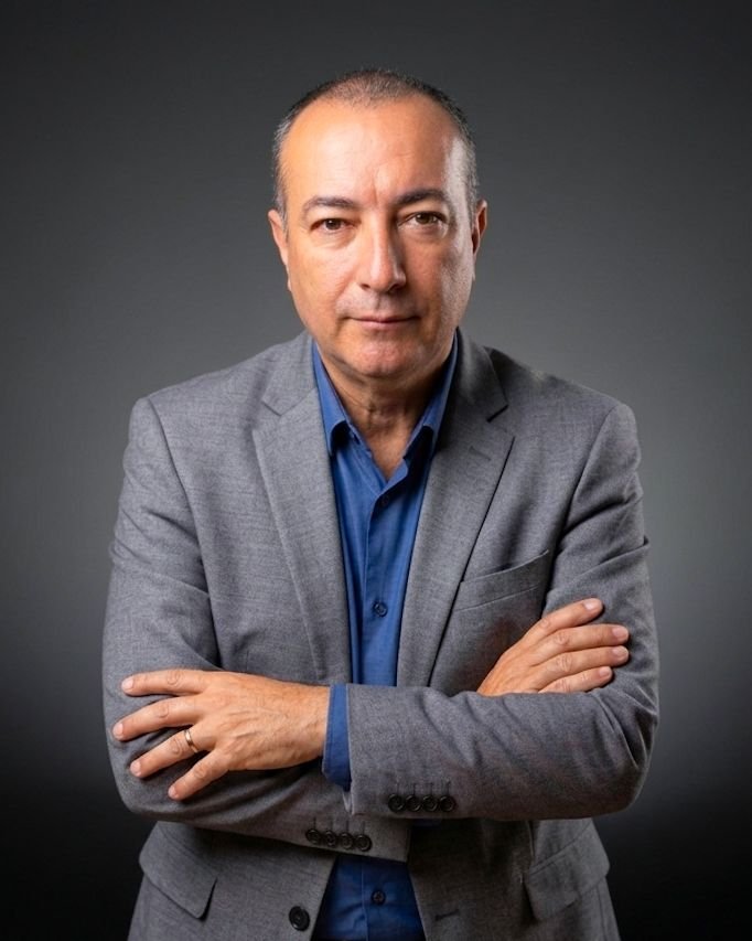 Retrato de Gideão Oliveira, pastor e autor do livro Reino
